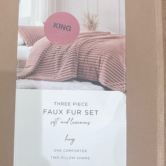 Aubin Hill
3pc Luxury Faux Fur Comforter Set - Picture 3 of 4